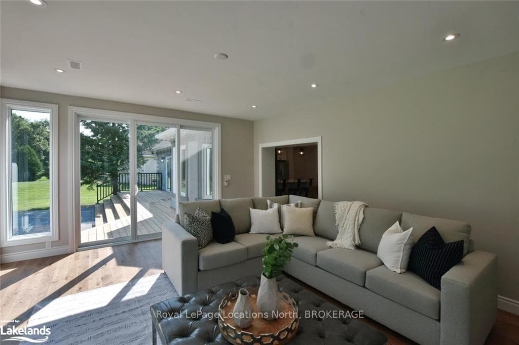 4 LAUREL Boulevard photo 17