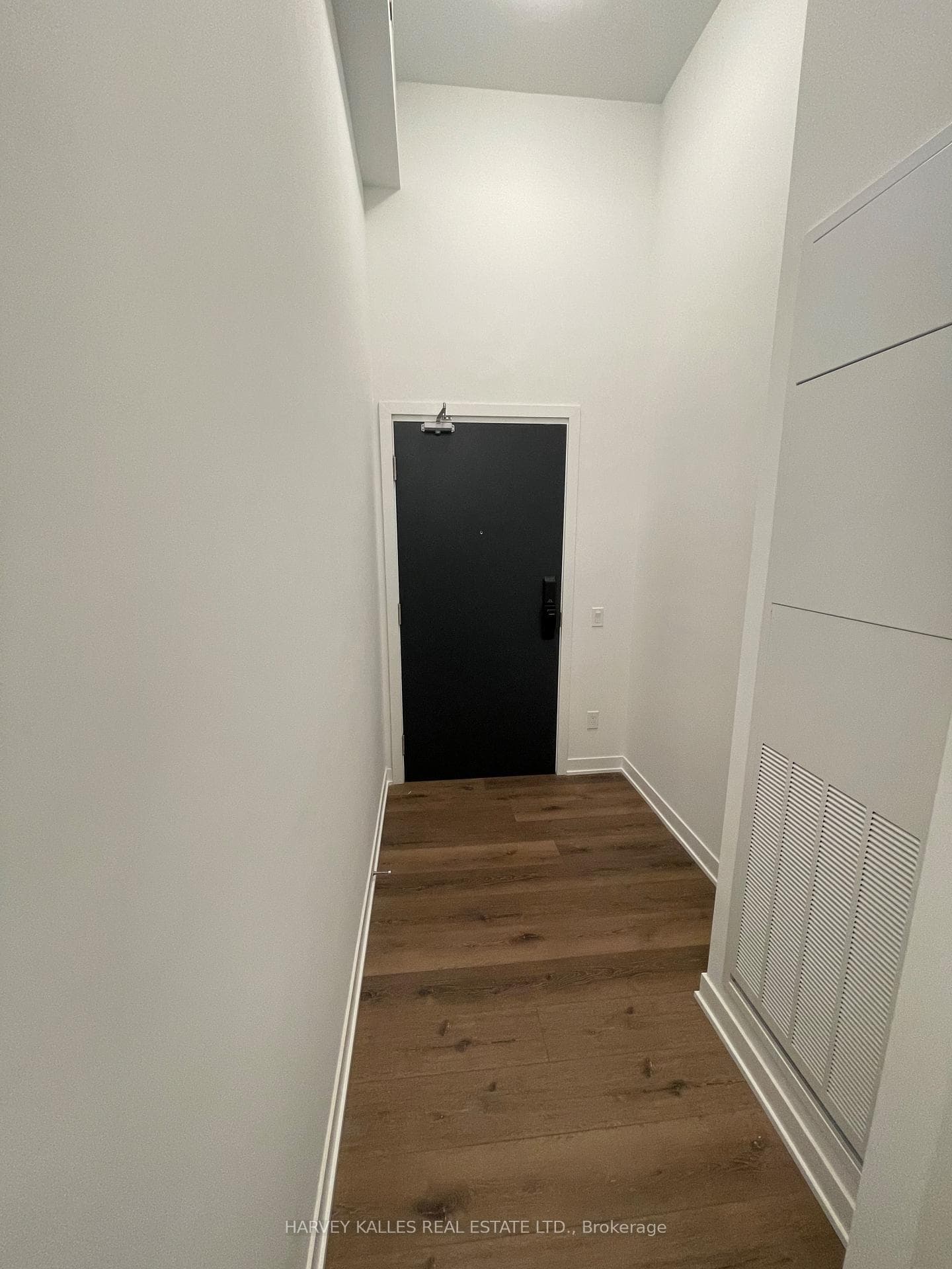front foyer with room for shoe/coat storage