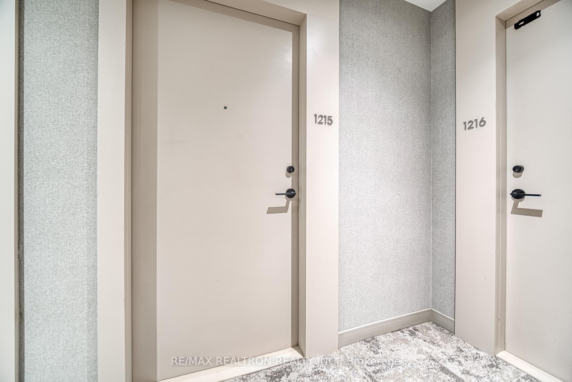 2020 Bathurst Street Unit 1215 photo 4