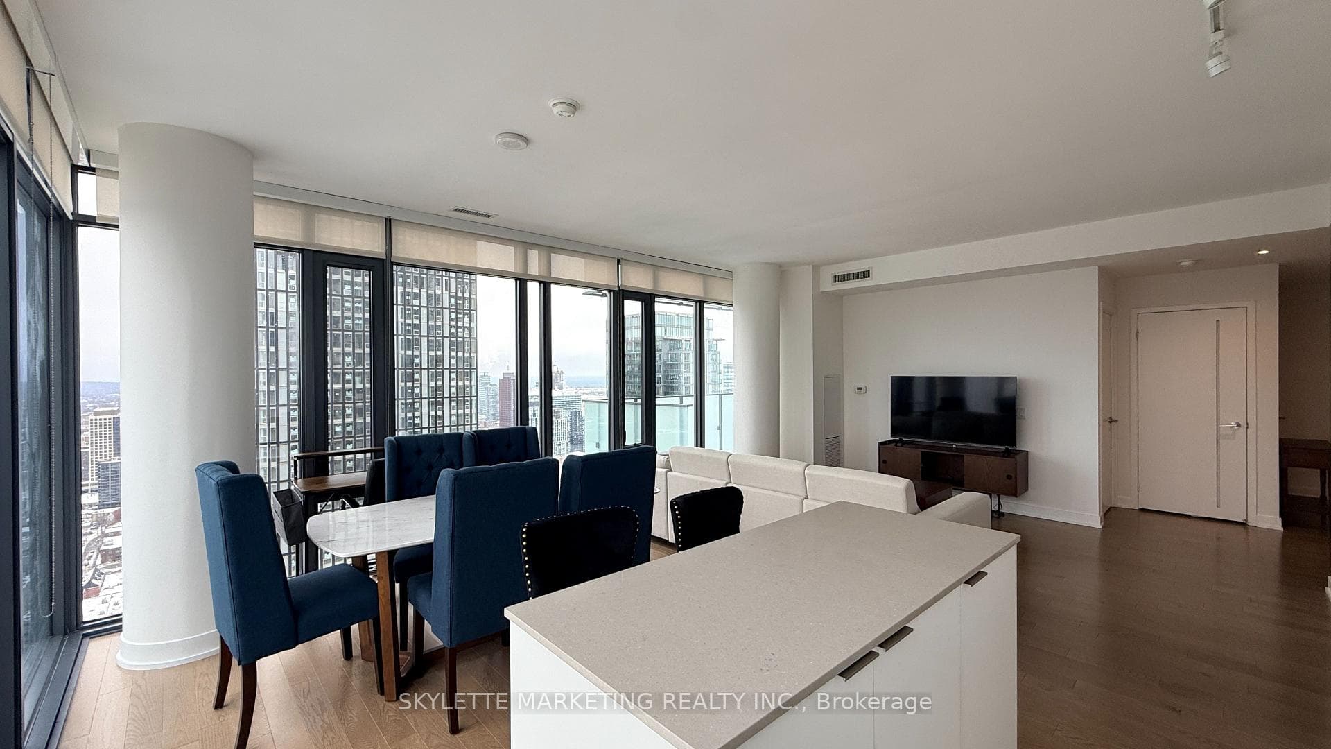 20 Lombard Street Unit 4011 photo 3