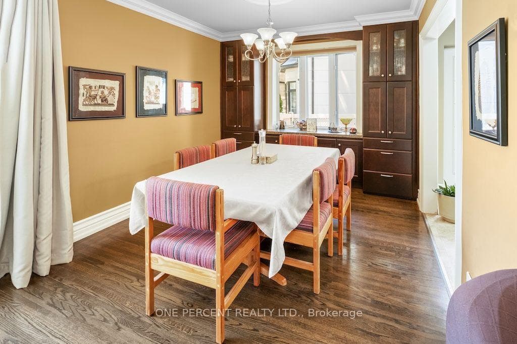 583 Stephens Crescent photo 6