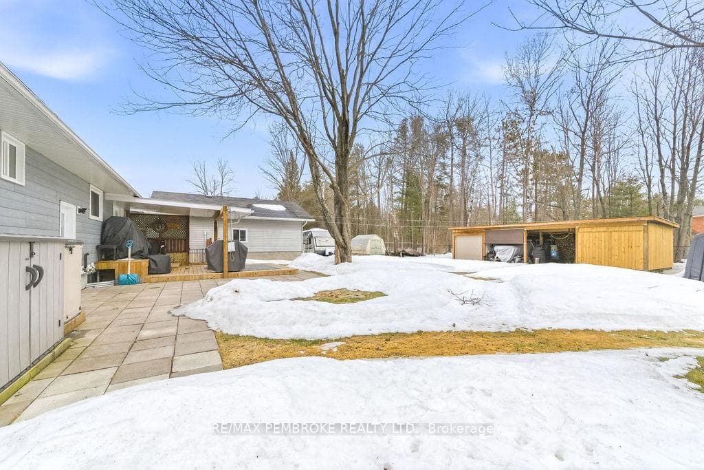 52 Laurentian Drive photo 43