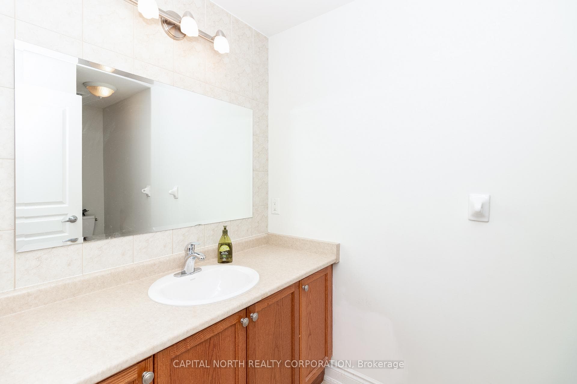 9901 Keele Street Unit 305 photo 16