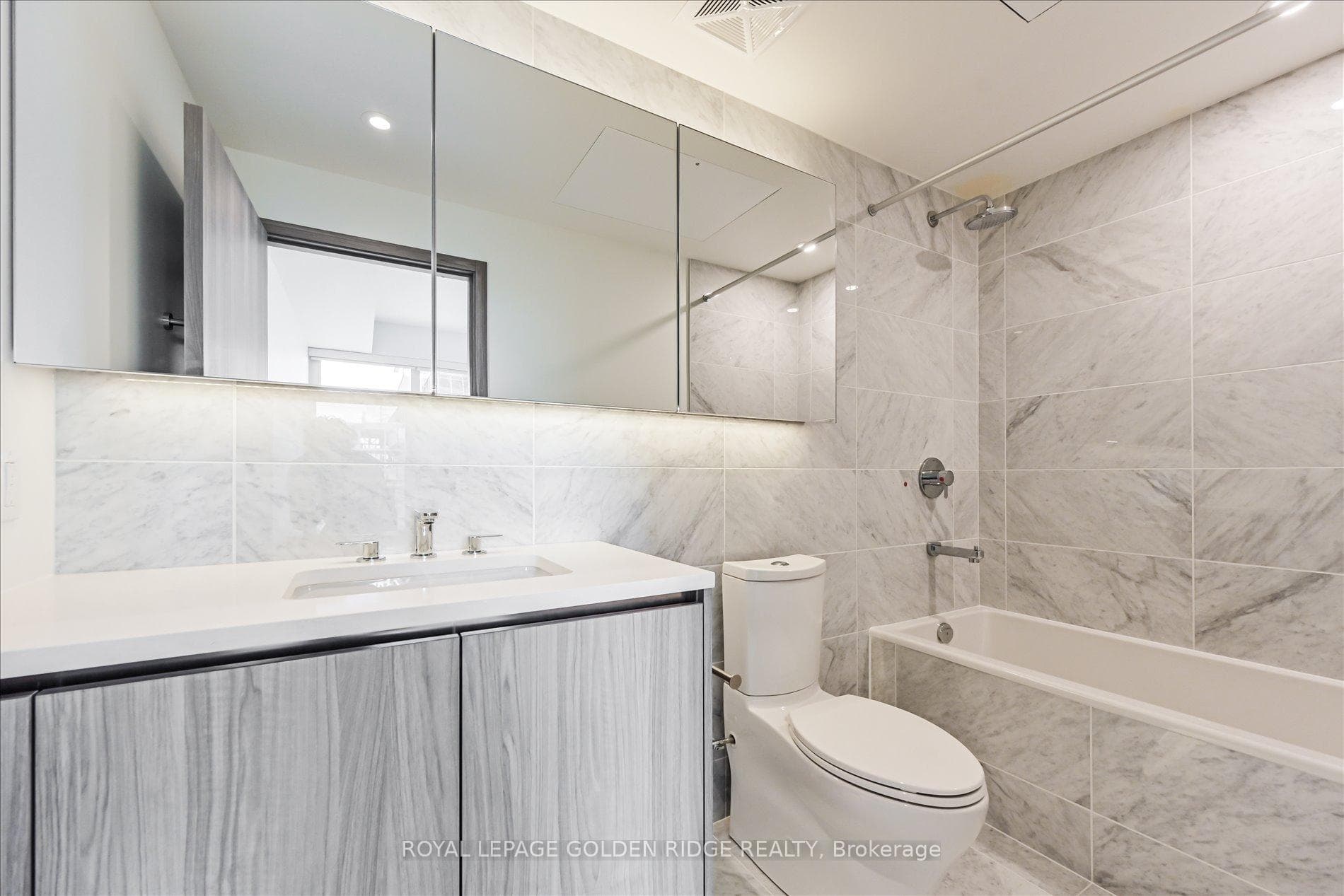 95 McMahon Drive Unit 3306 photo 21