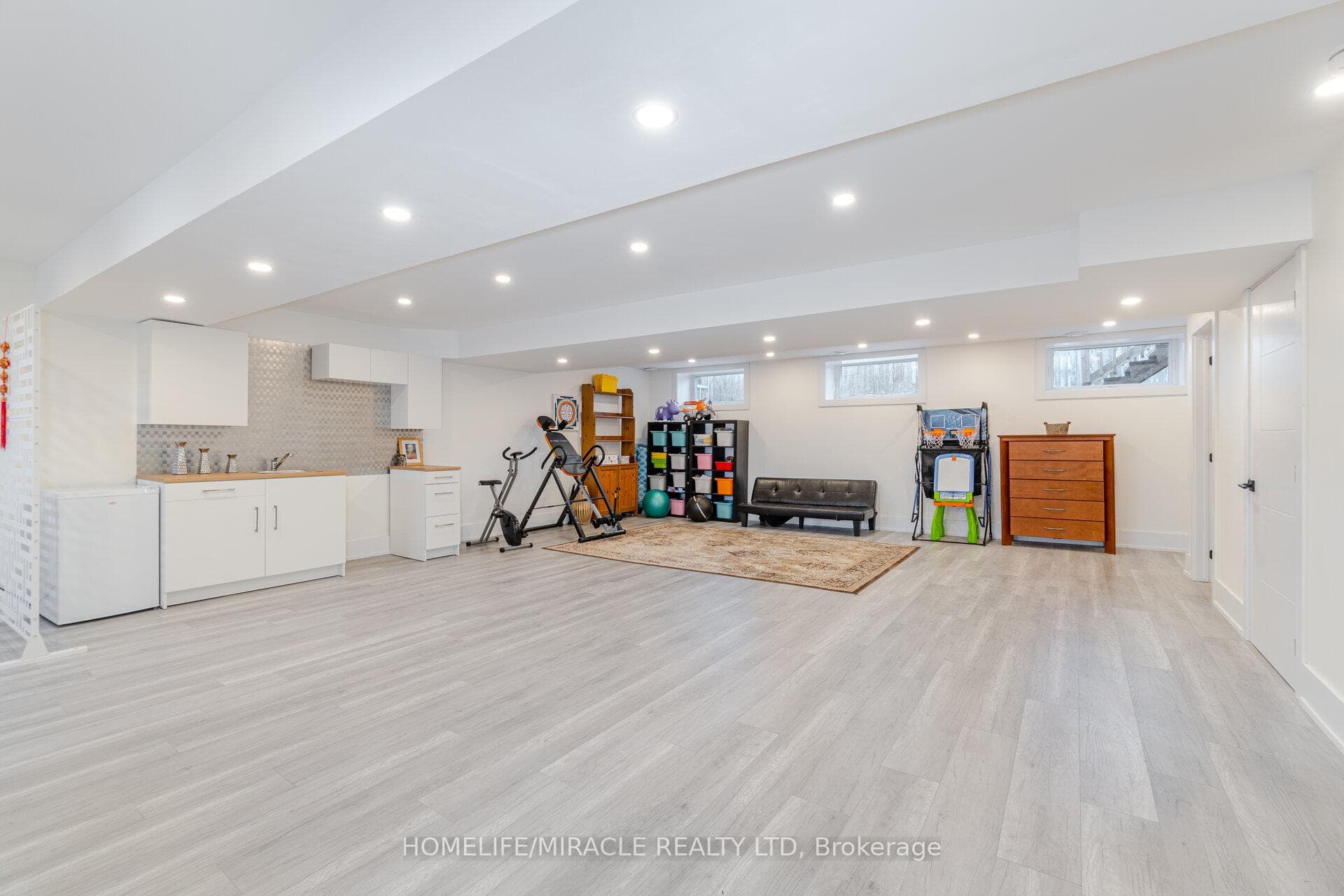 133 Roxborough Road photo 31