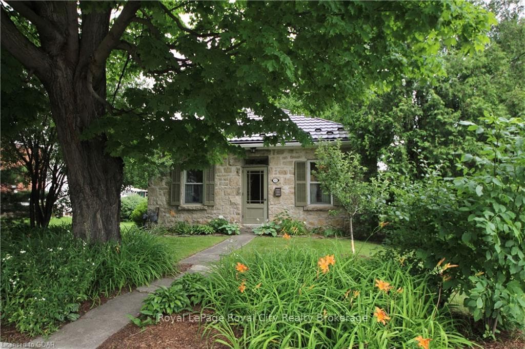 122 ESSEX Street photo 1