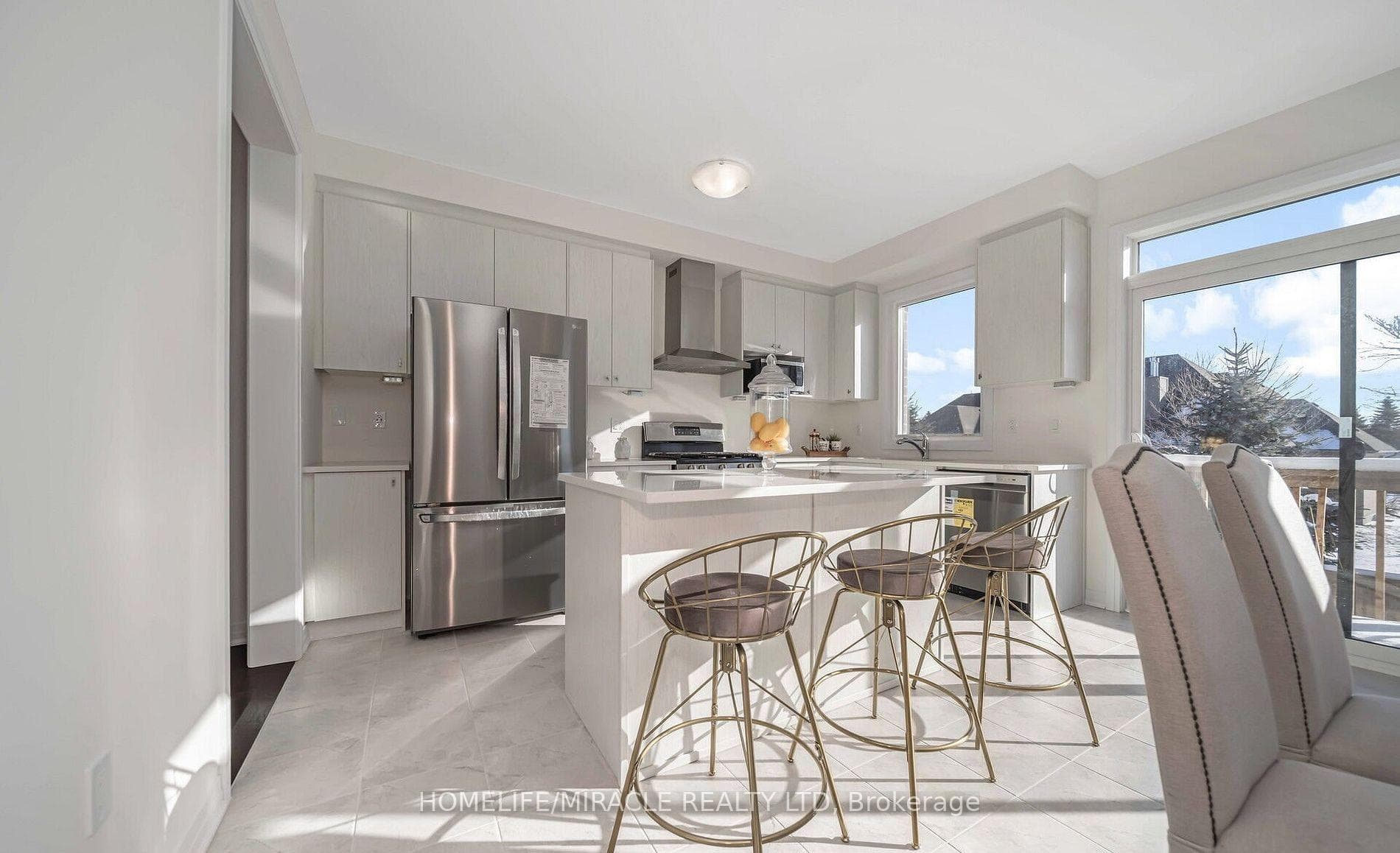 19 Tyler Avenue photo 12