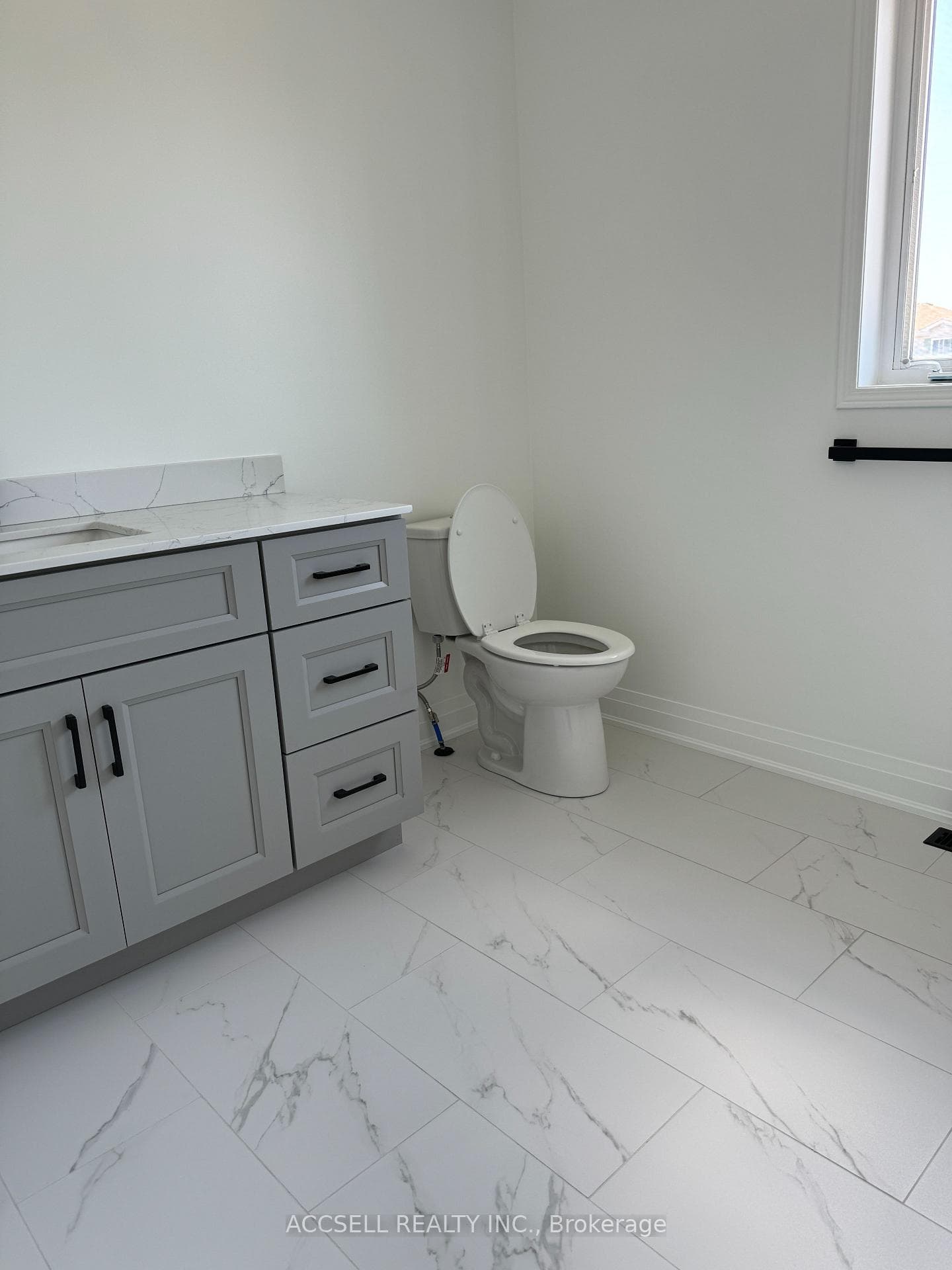 34 Victorway Drive Unit Upper photo 6