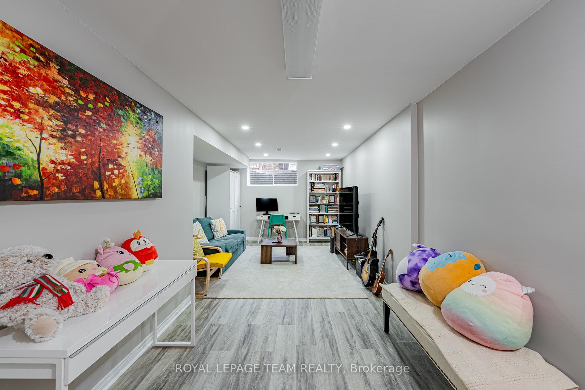 66 Gray Crescent photo 35