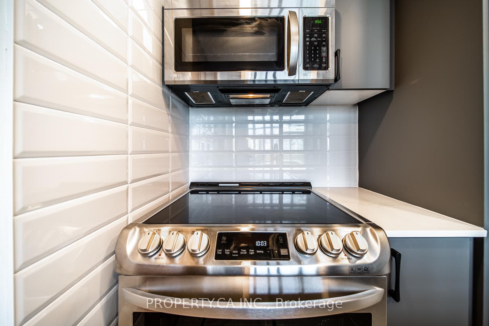 255 Richmond Street Unit 810 photo 8
