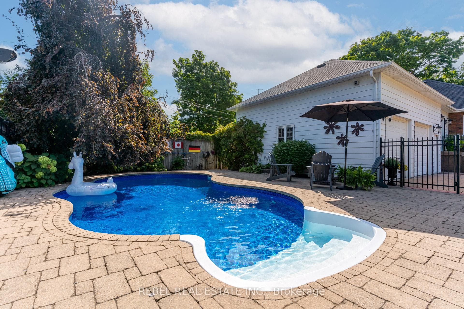 460 Athol Street photo 35