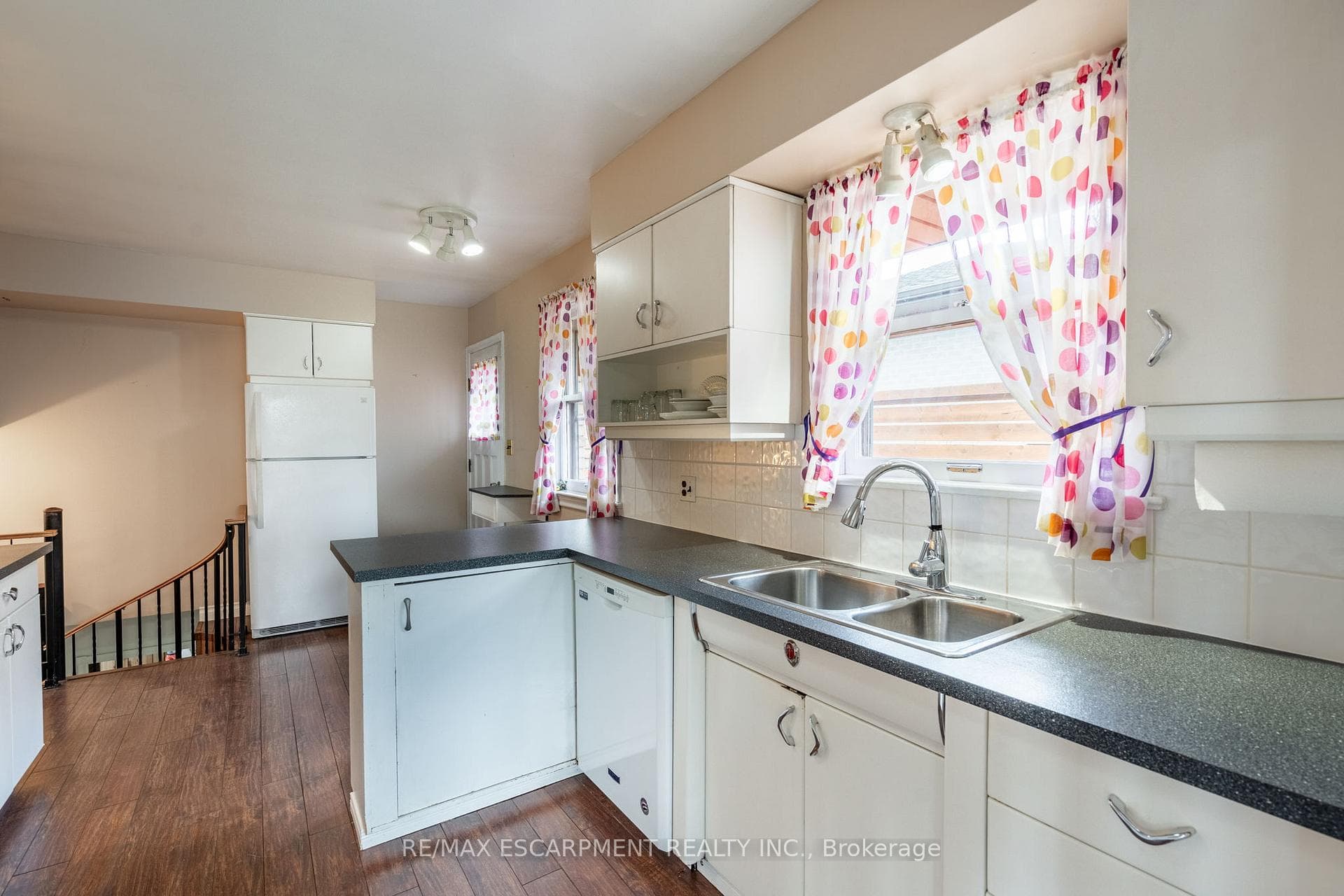 Fridge, breakfast bar, access to side yard