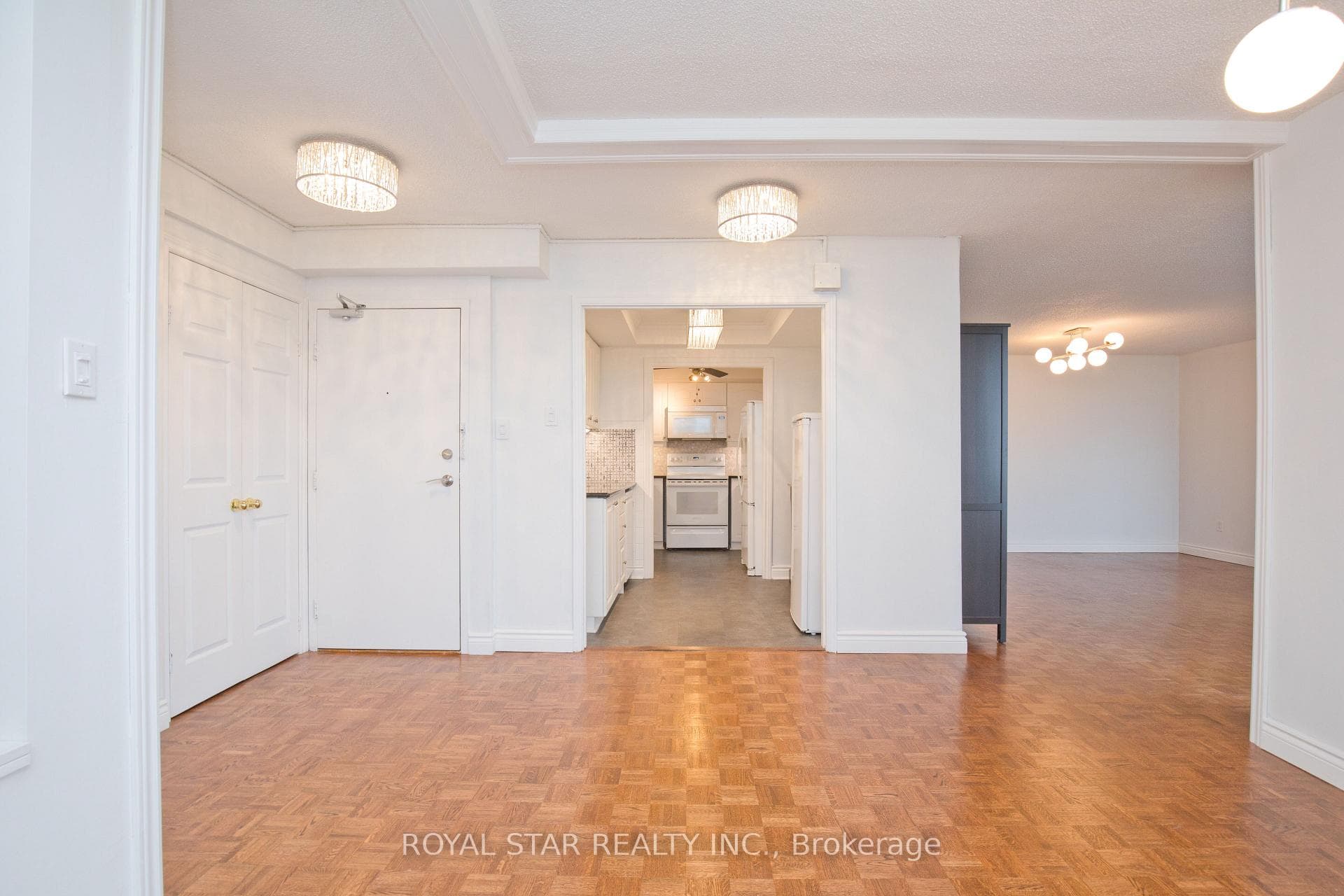 1535 Lakeshore Road Unit 1607 photo 13