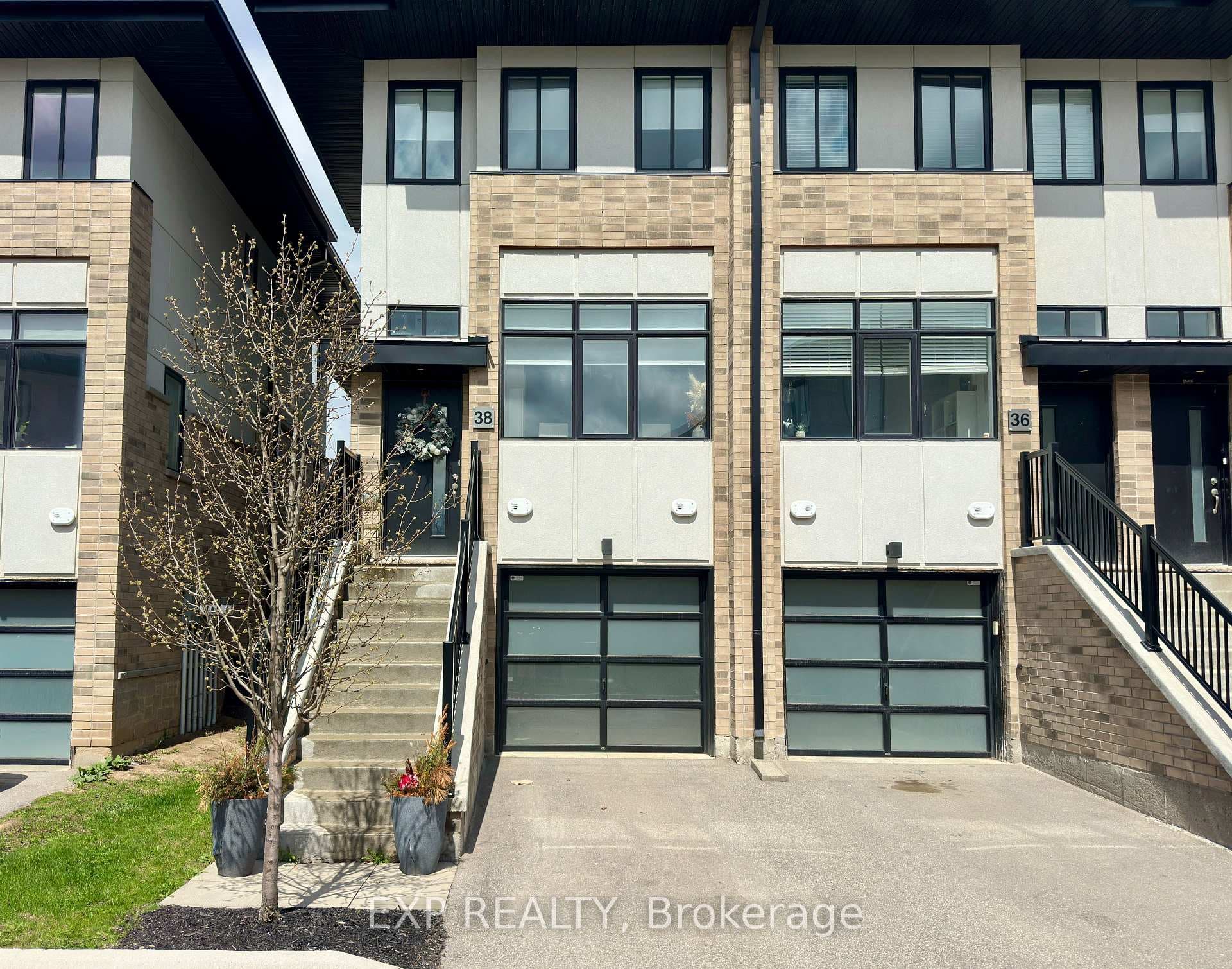 38 Markle Crescent Unit 52 photo 1