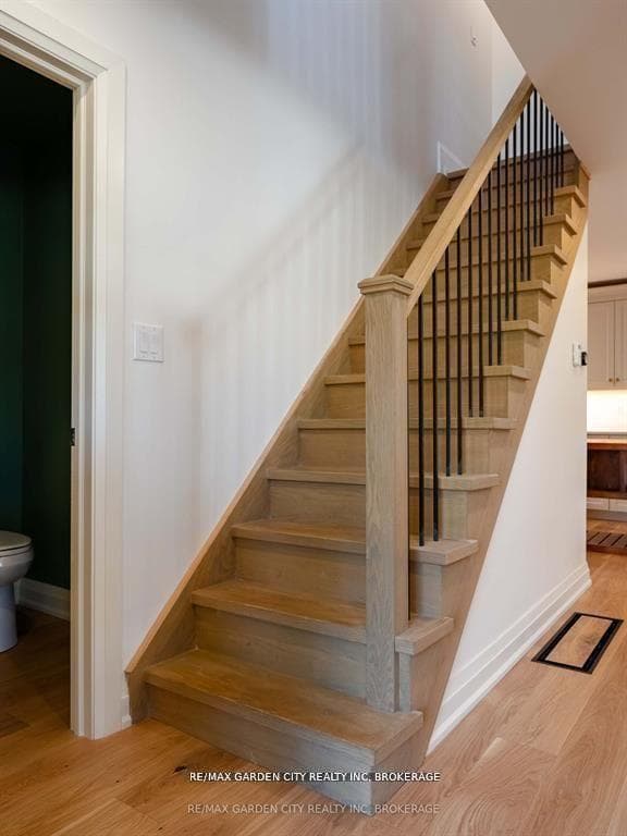 1076 Line Avenue photo 20