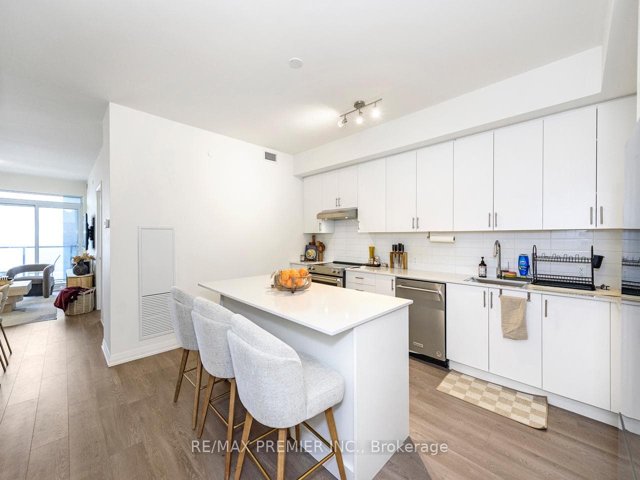 8960 Jane Street Unit 412 photo 9