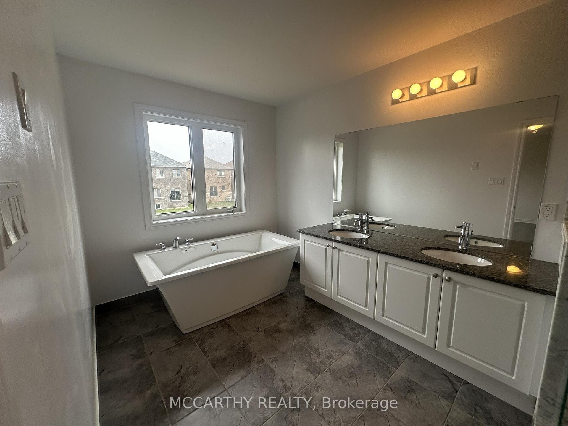 352 Vandusen Avenue photo 18