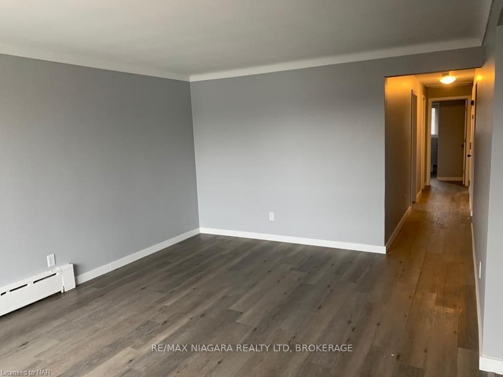 34 ST. GEORGE Street Unit UPPER photo 8