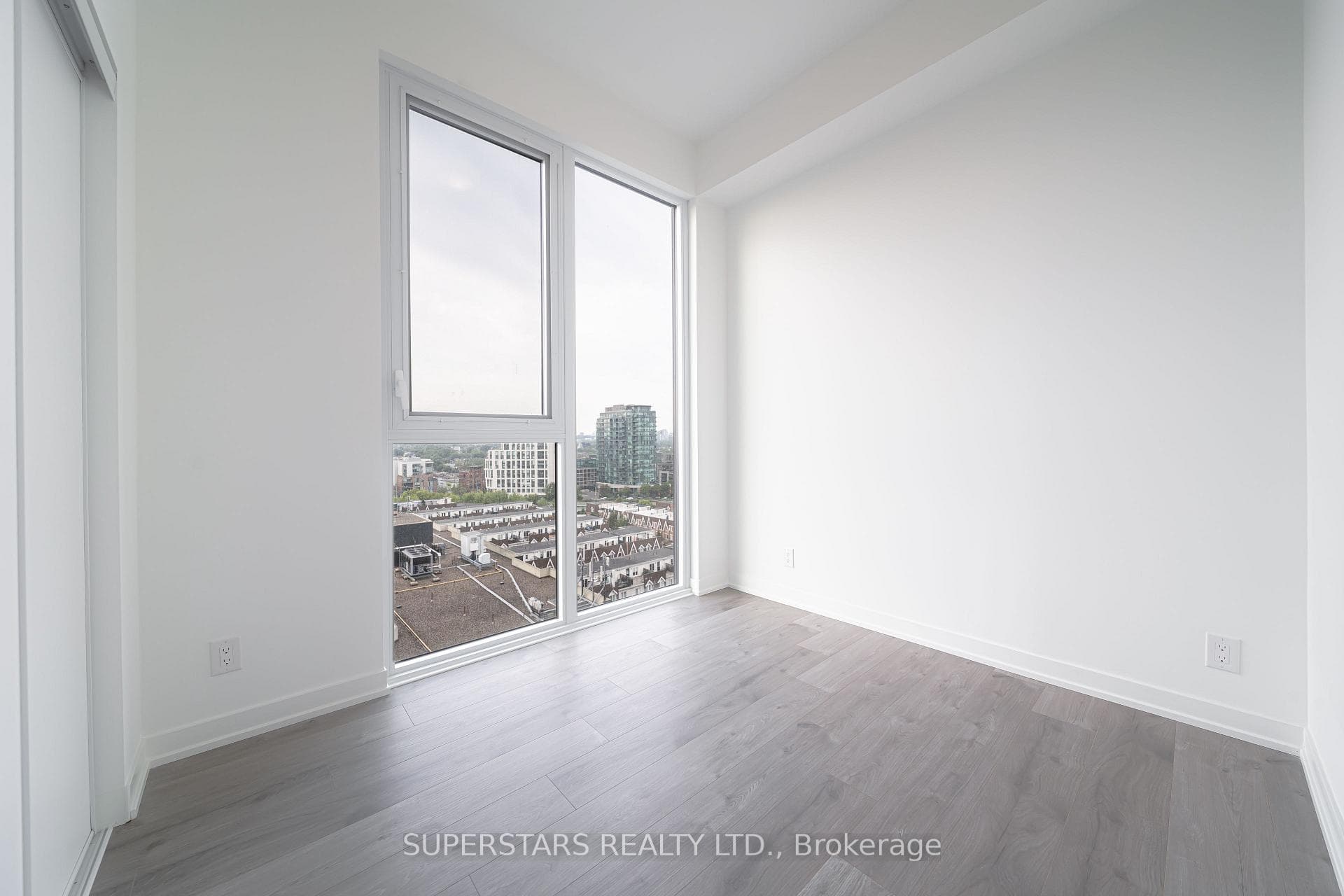 285 Dufferin Street Unit 1124 photo 15