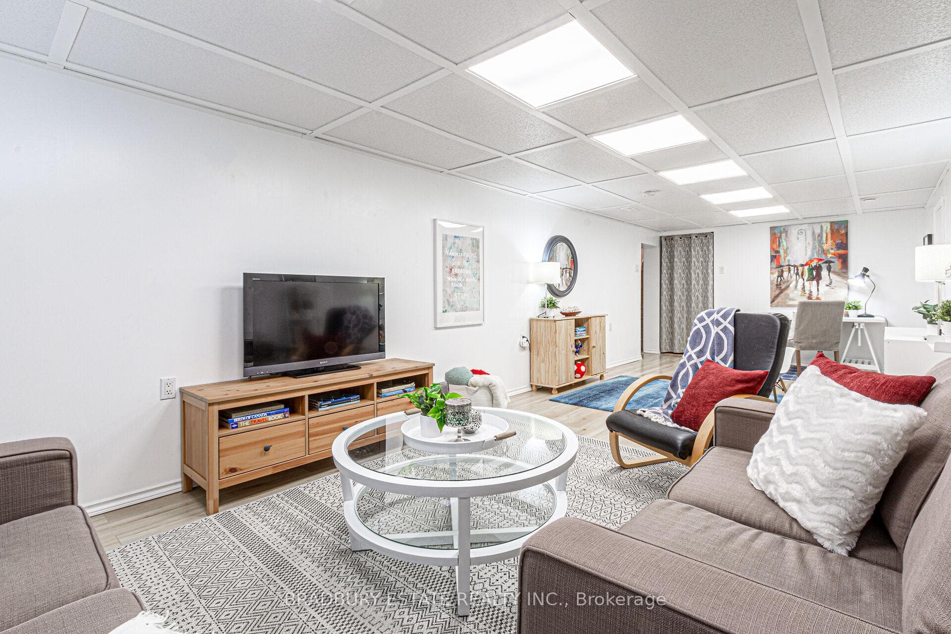 107 Clark Avenue photo 25
