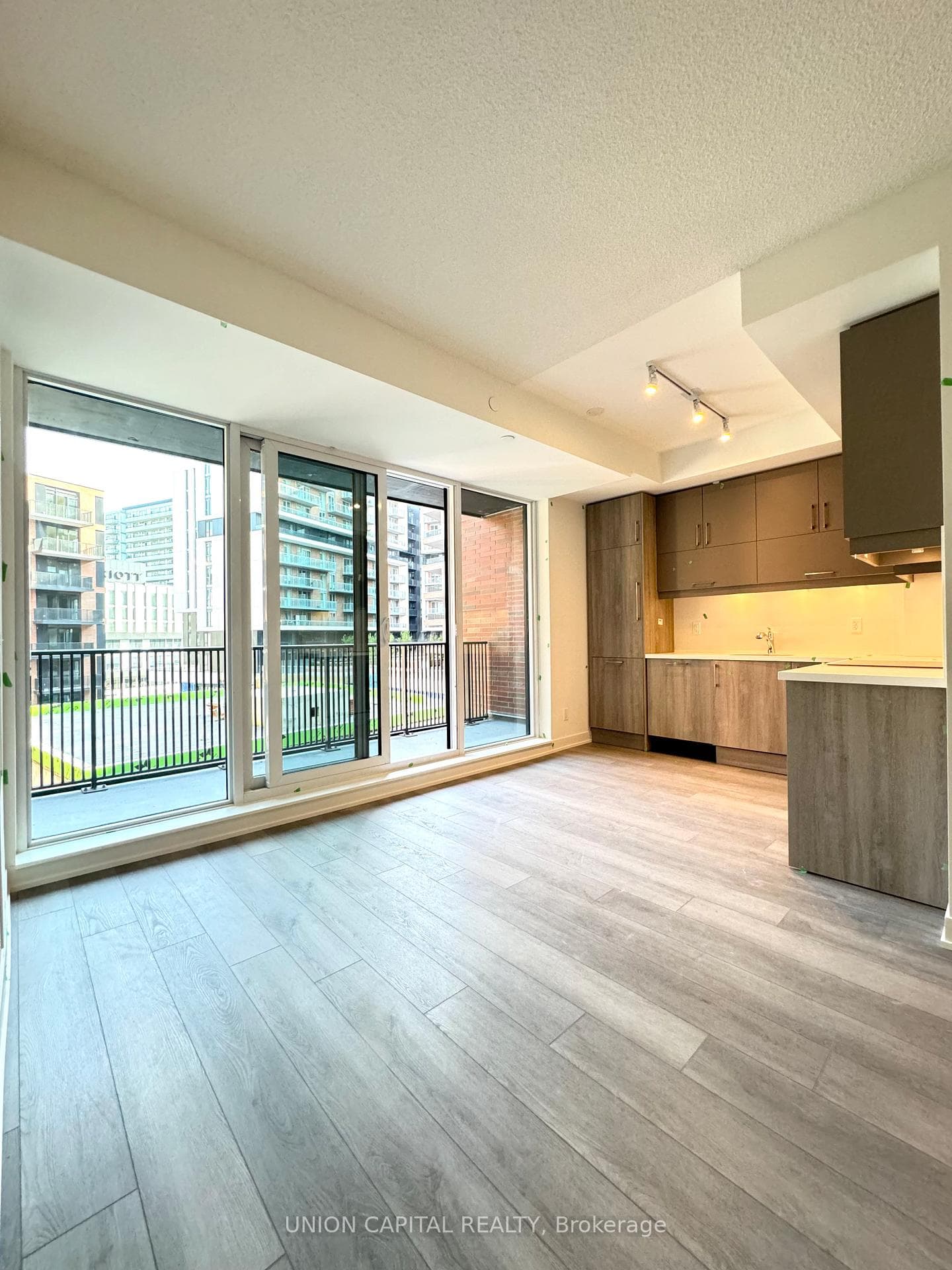 38 Simcoe Promenade N/A Unit 507 photo 1