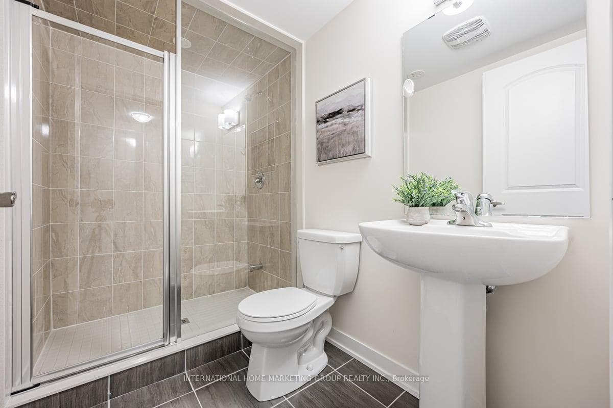 250 Finch Avenue Unit 4 photo 5