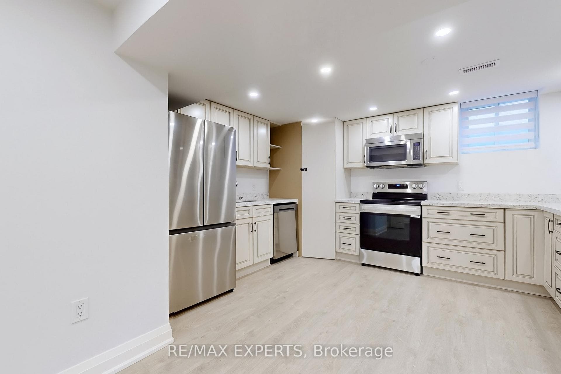 1097 Wildwood Drive Unit Lower photo 6
