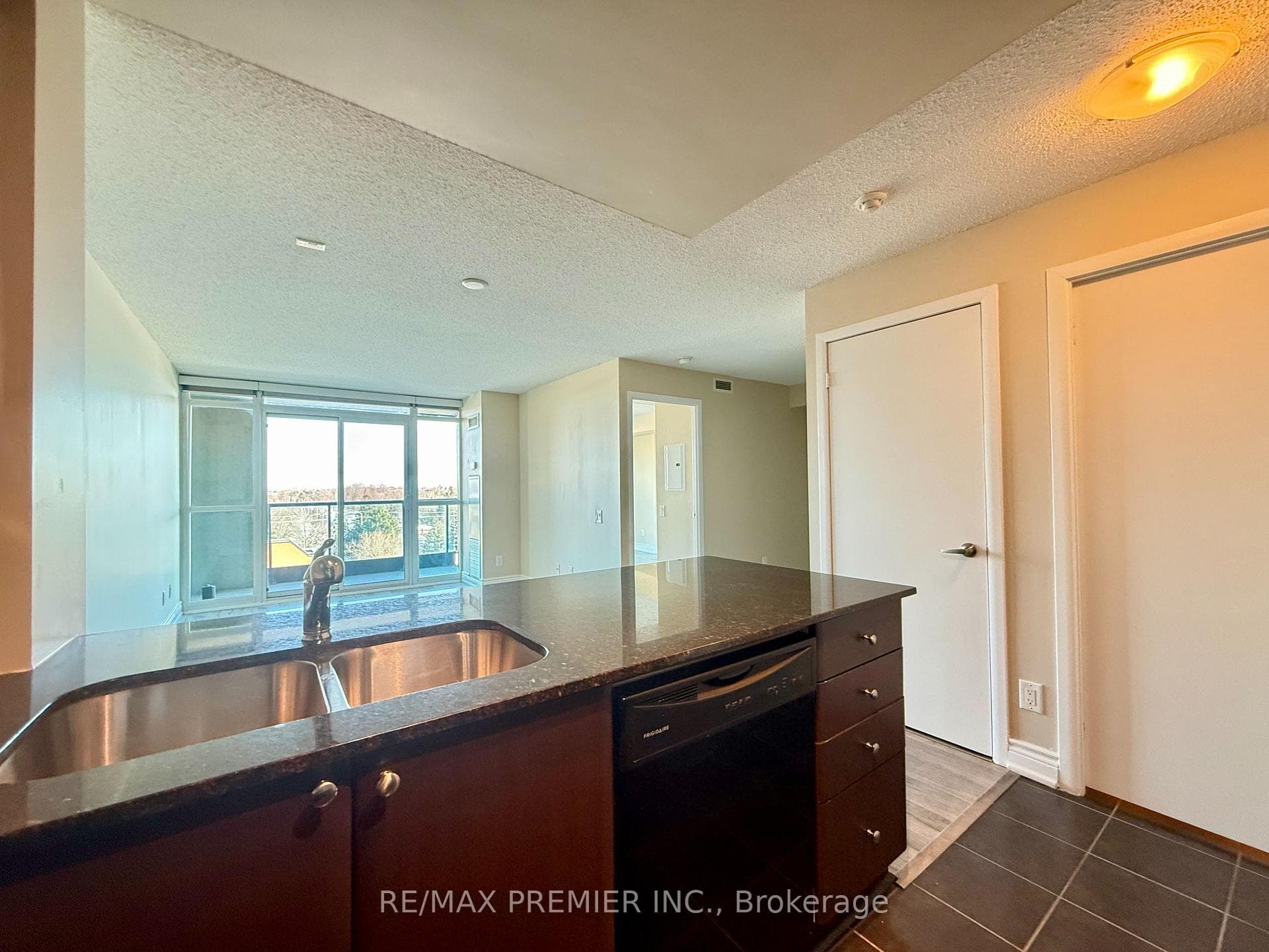 525 Wilson Avenue Unit 709 photo 2