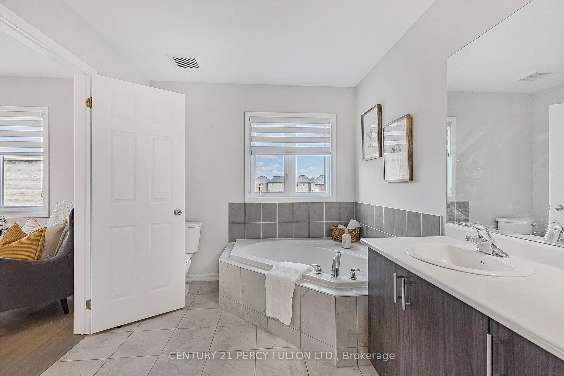 77 Hurst Drive photo 22