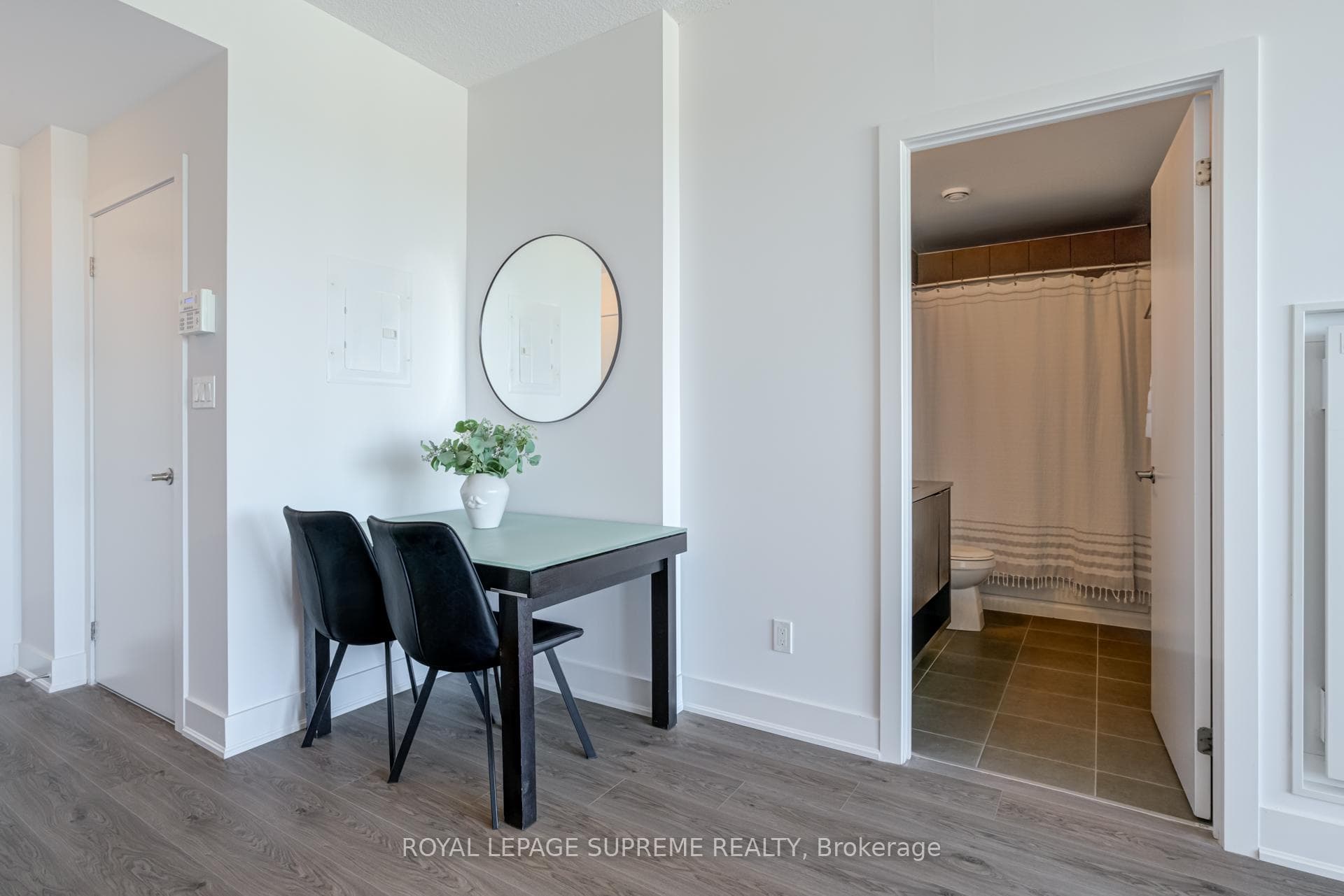 99 The Donway W Way Unit 817 photo 7