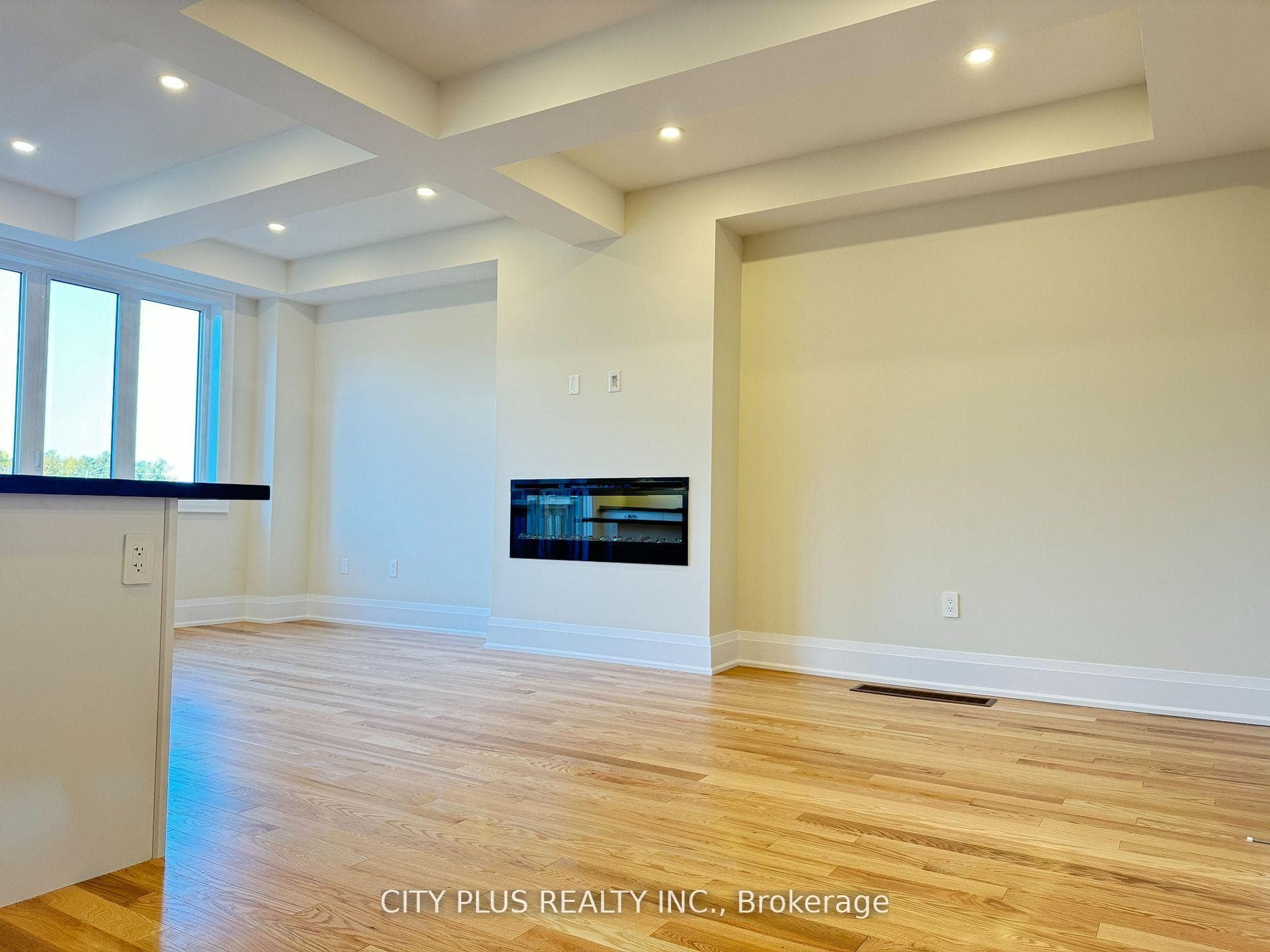 38 Schmeltzer Crescent photo 5