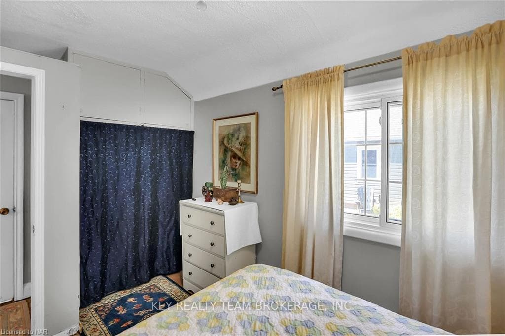 Front house primary bdrm