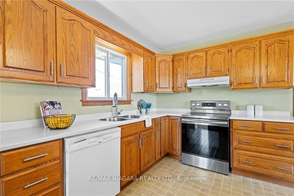 83 Wellington Street photo 10
