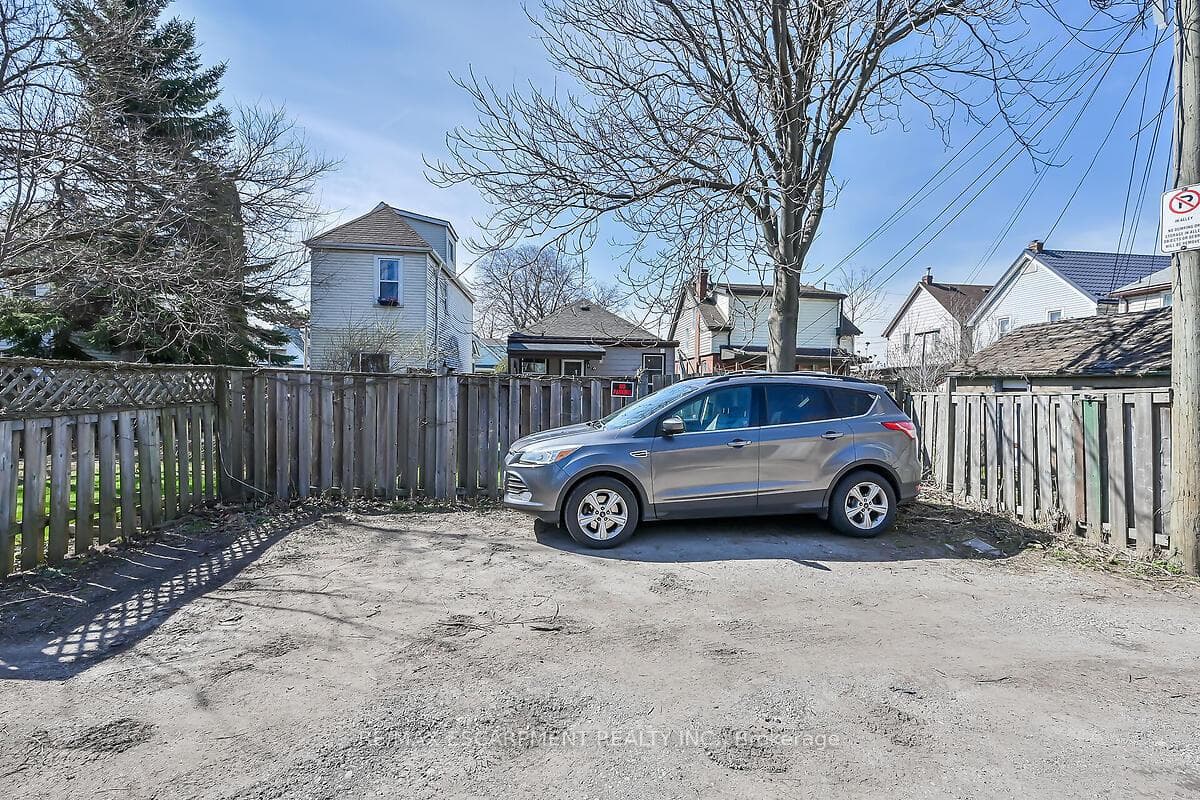 156 Rosslyn Avenue photo 13