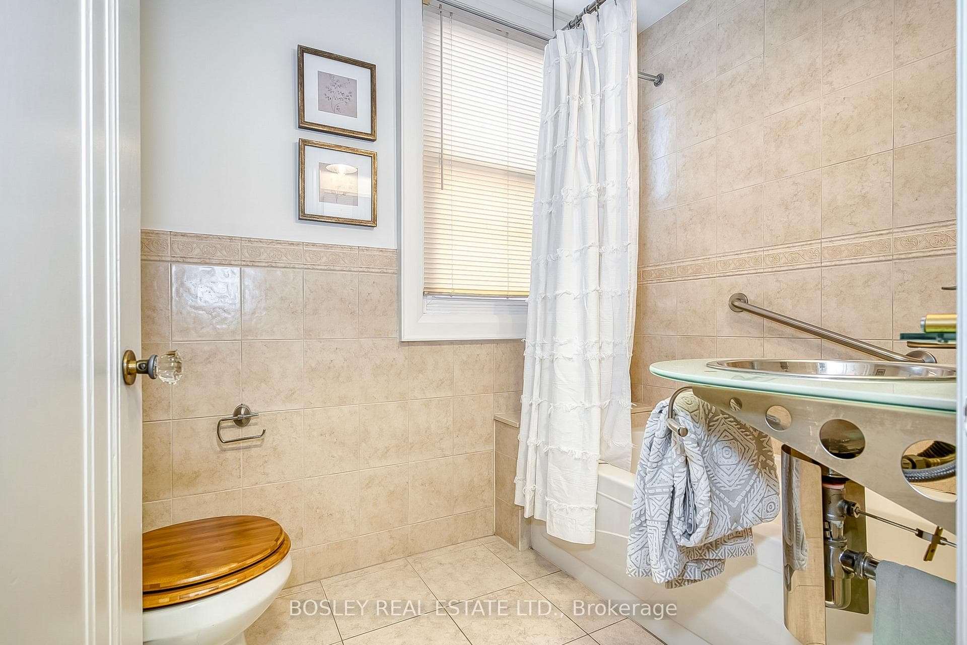 76 Evans Avenue photo 20
