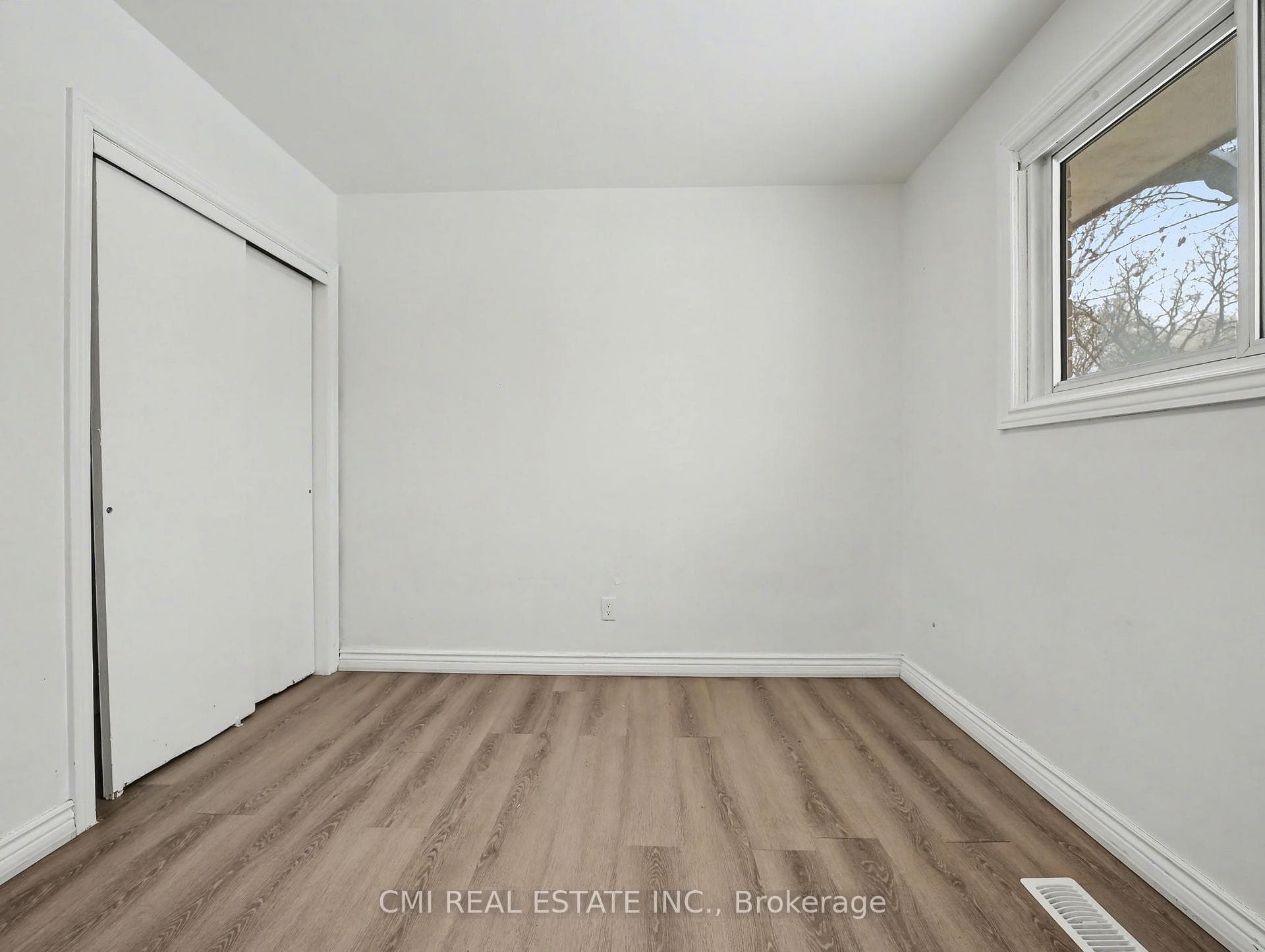 4306 East Avenue photo 19