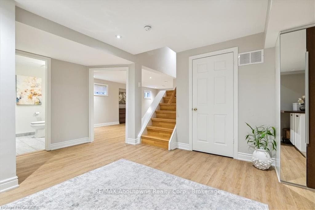 232 NOTTINGHAM Drive photo 29