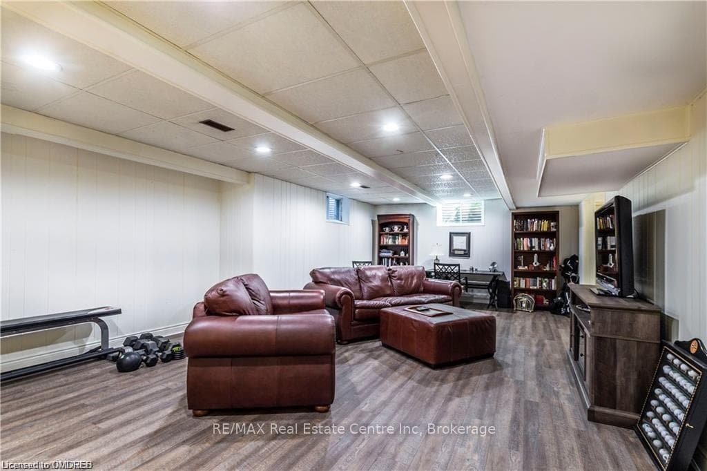 111 MCLAREN Road photo 32