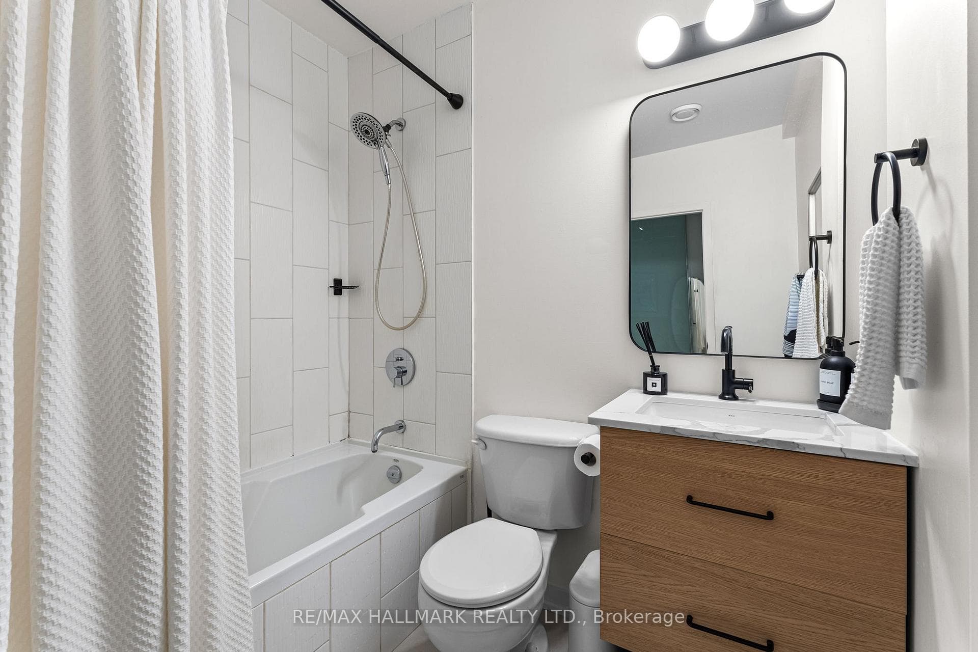 747 Queen Street Unit 202 photo 15