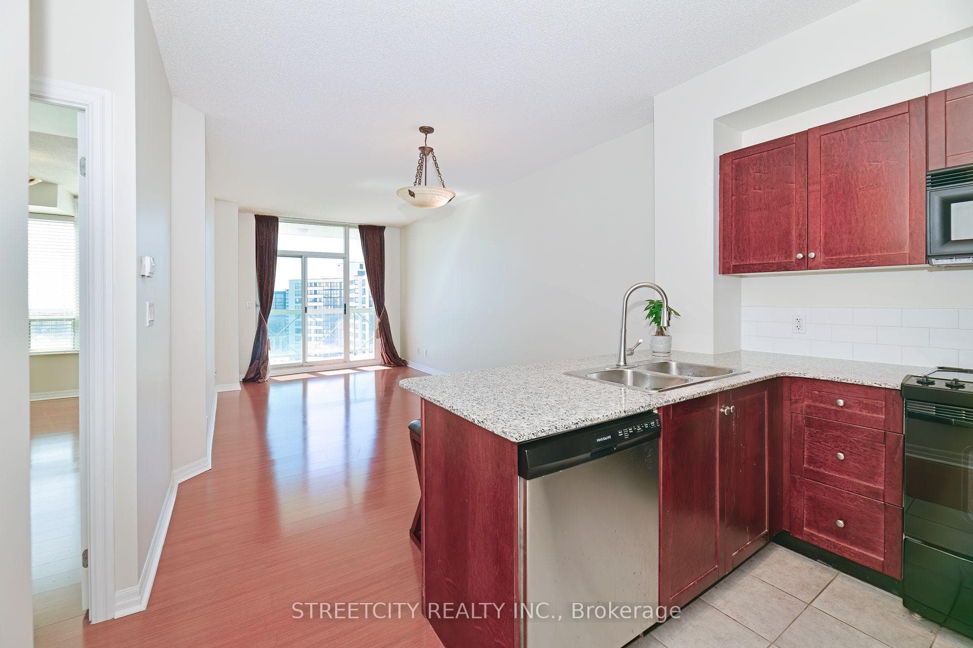 1359 Rathburn Rd - Large open concept layout