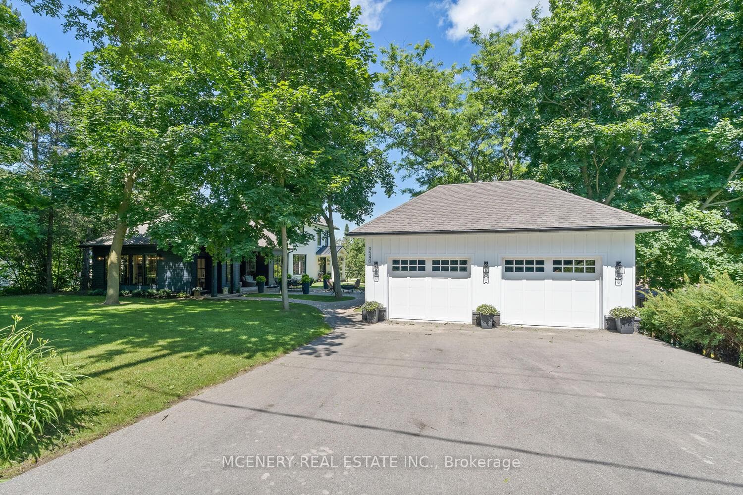 9540 DUNDAS Street photo 3