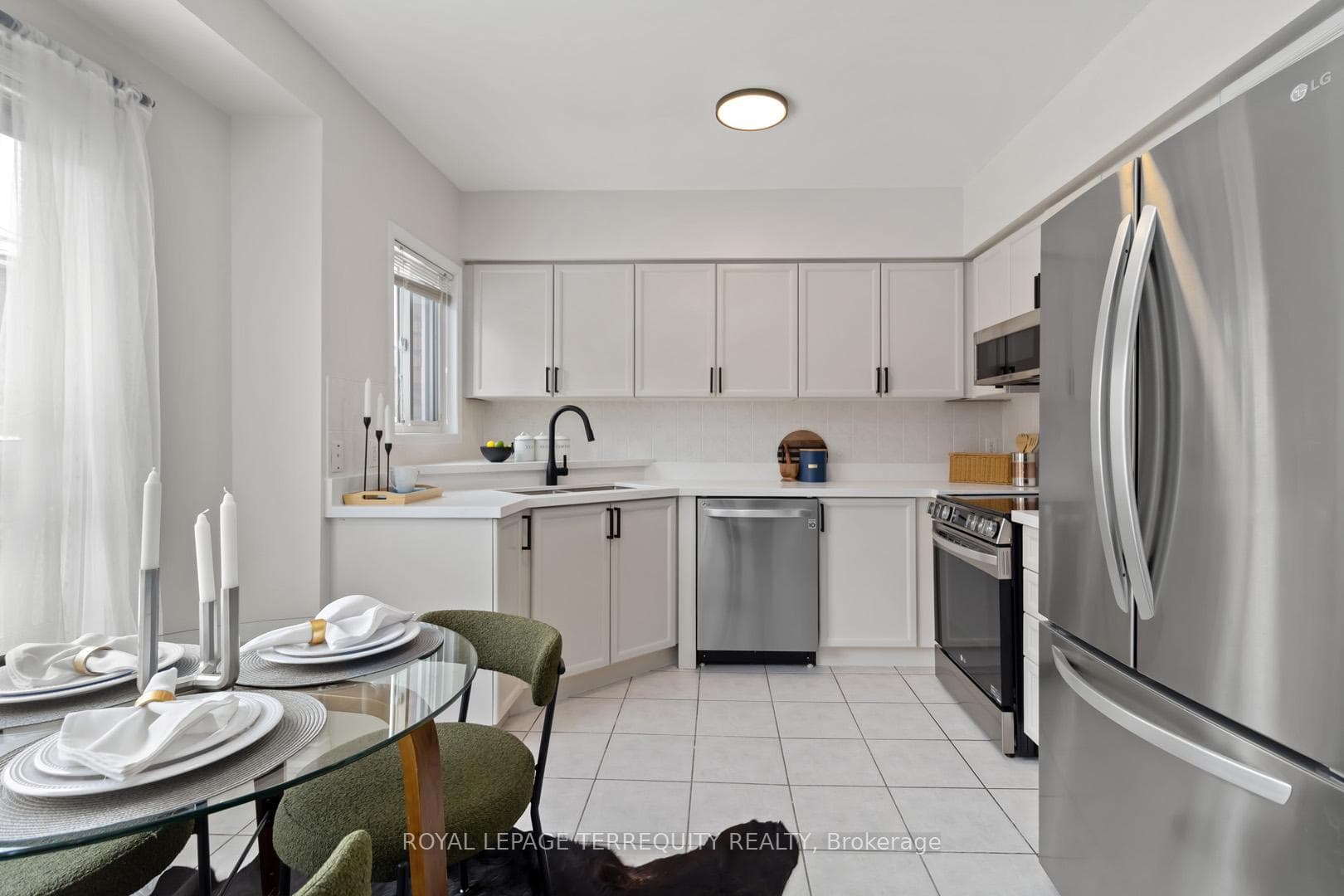 1096 Galesway Boulevard photo 14