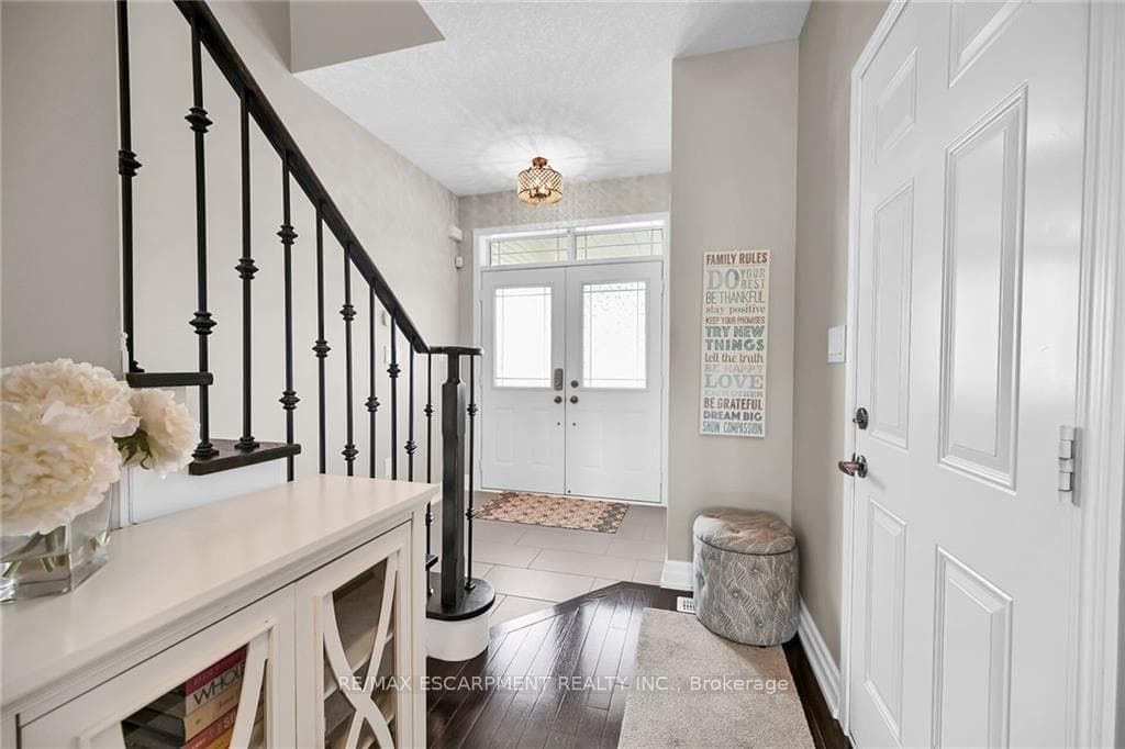 68 Larry Crescent photo 3