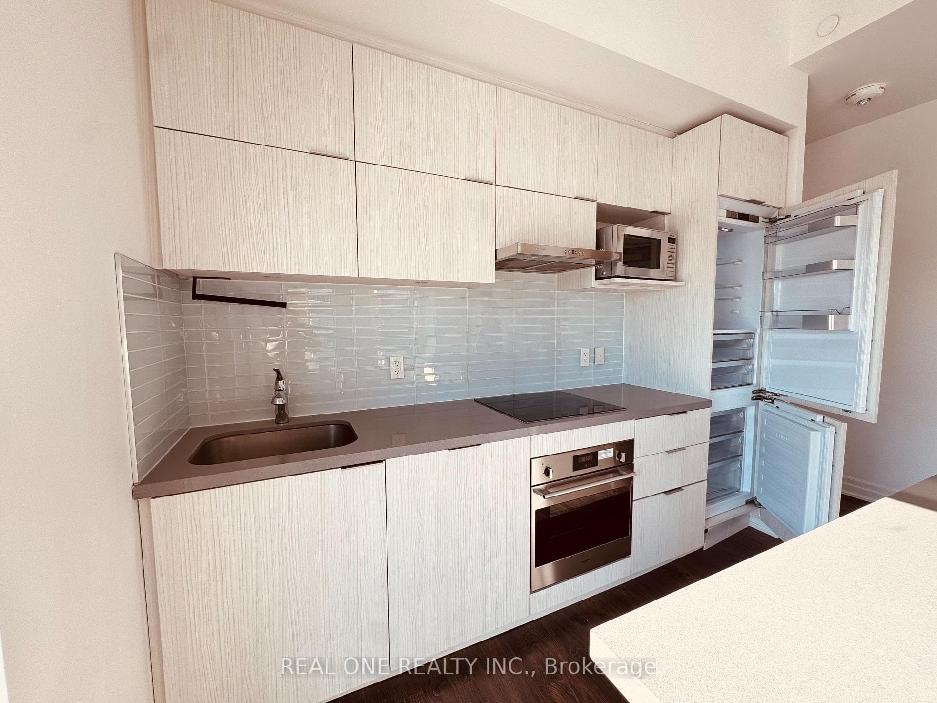 8 Rouge Valley Drive Unit 402B photo 5
