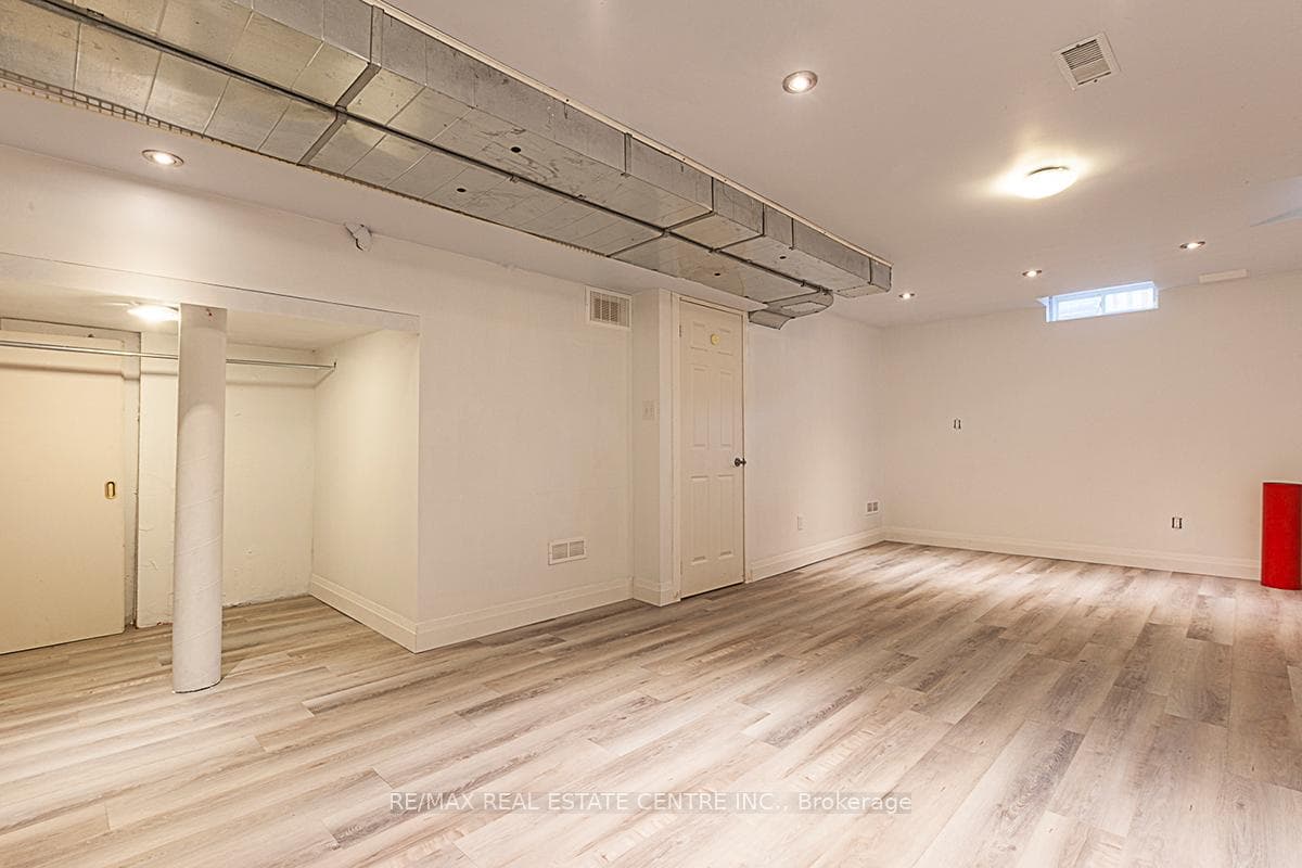 55 Dills Crescent photo 25