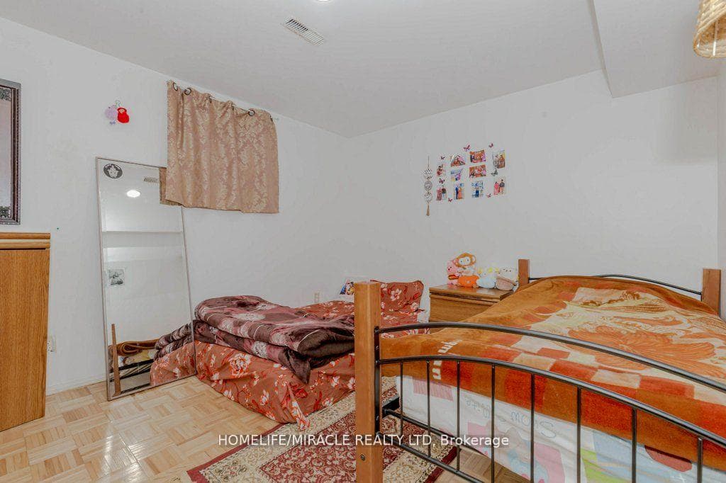 66 Ebby Avenue photo 36