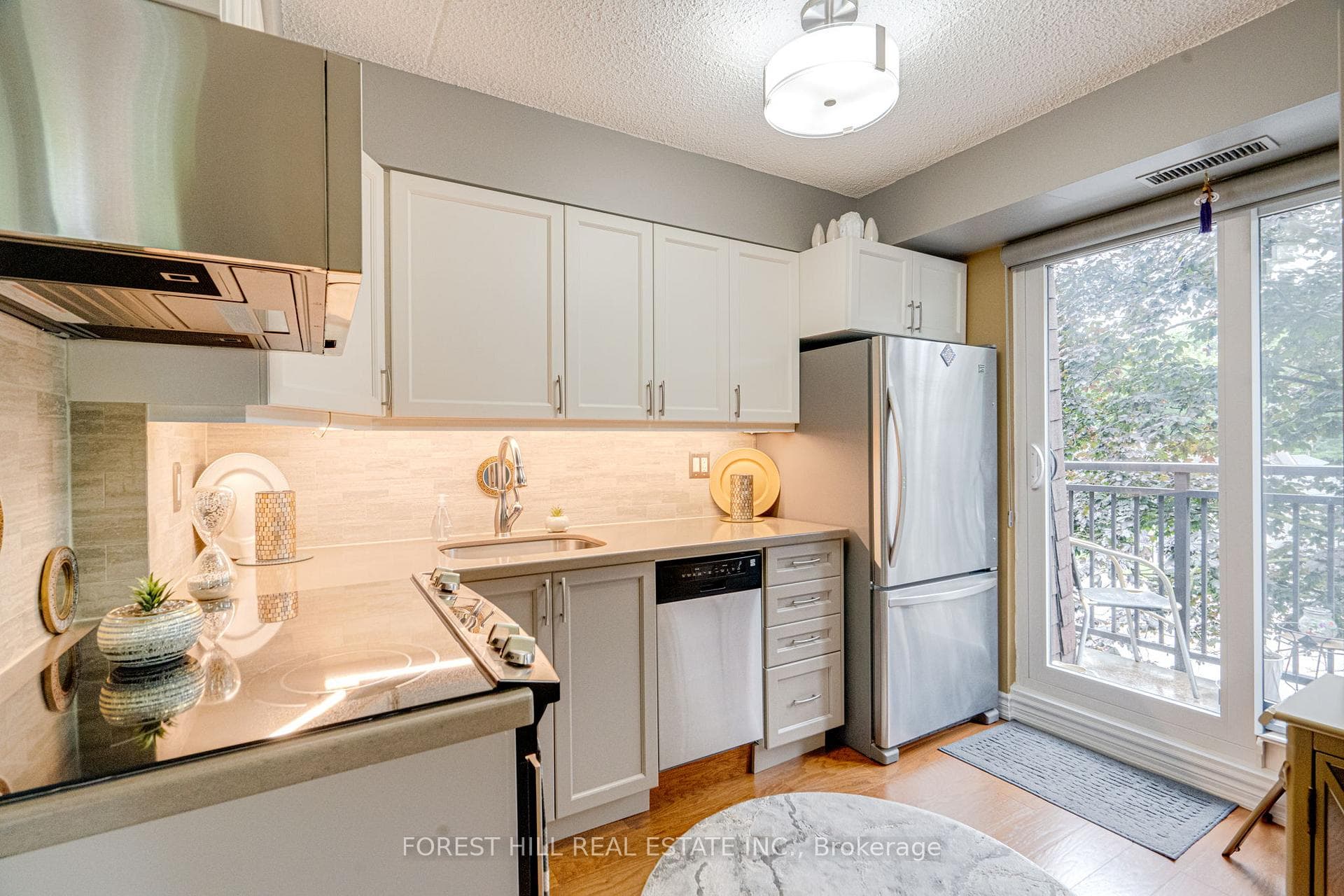 15390 Yonge Street Unit 401 photo 9