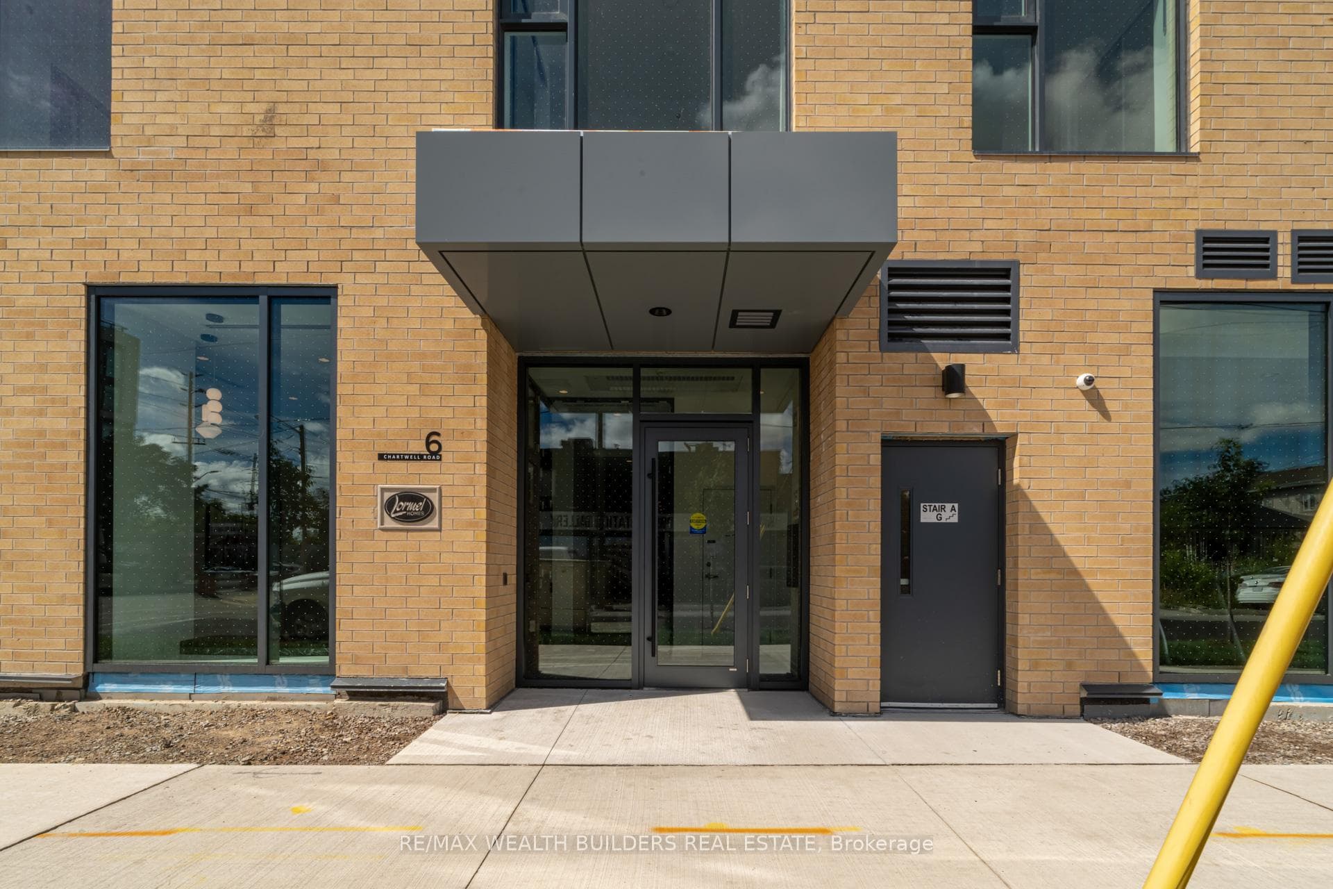 6 Chartwell Road Unit 412 photo 1