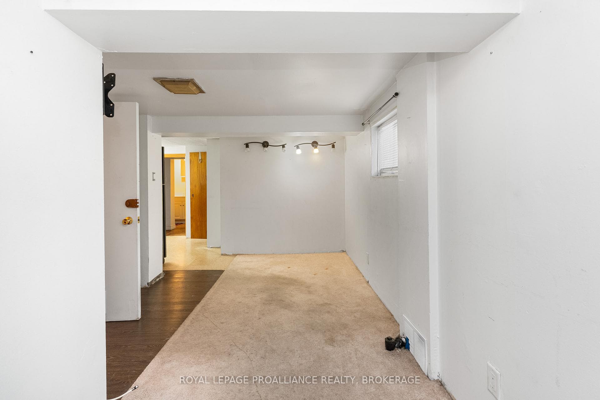 545 Macdonnell Street photo 26