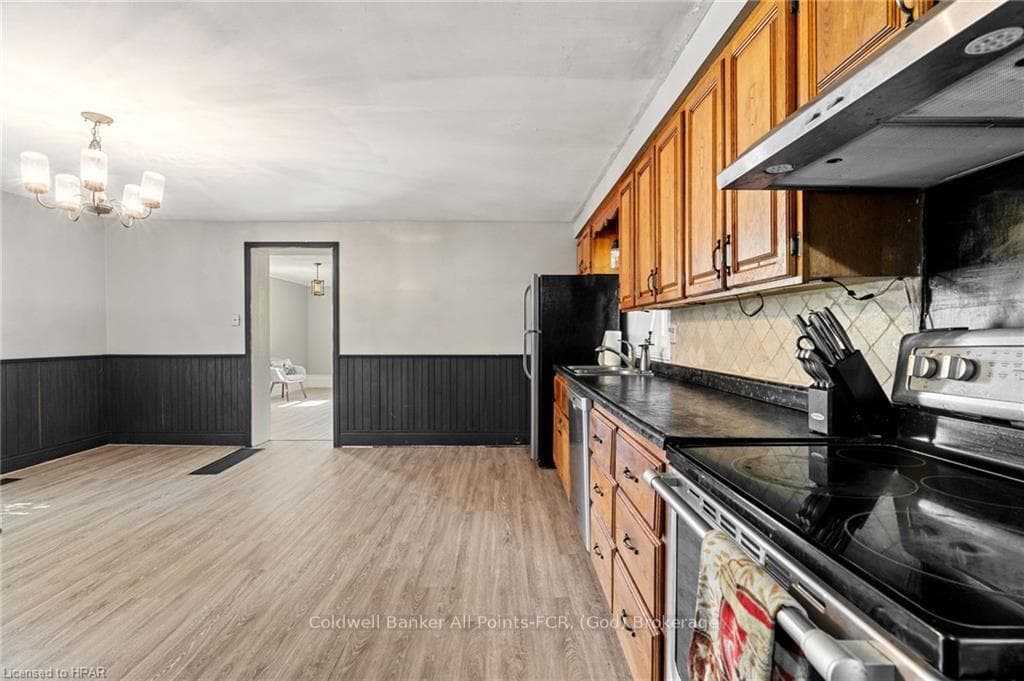 71 ALBERT Street photo 8